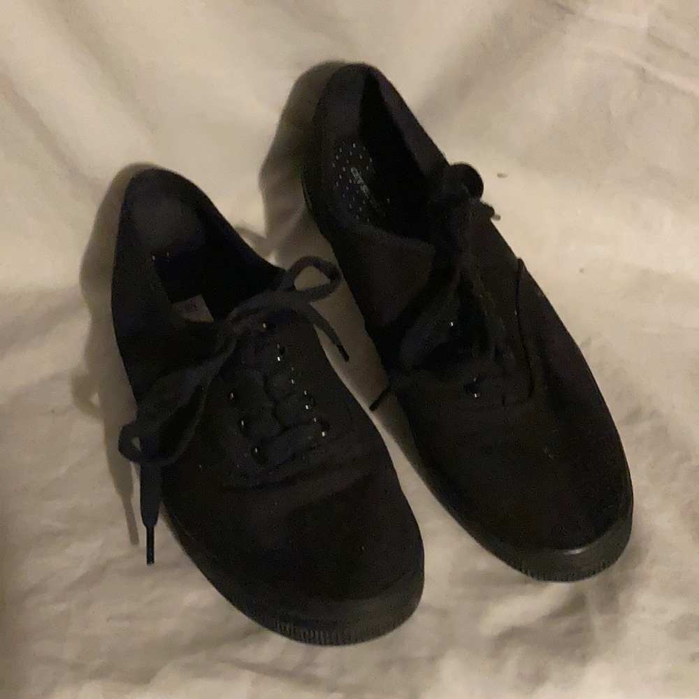 All Black tennis shoes